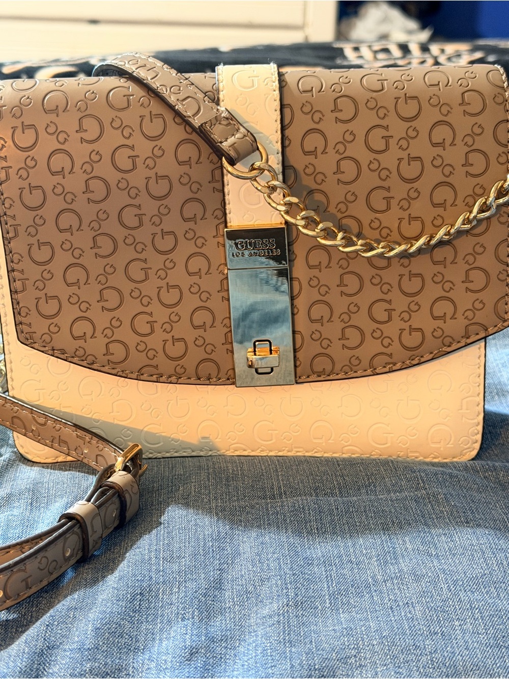GUESS Two-Tone Beige and Cream Logo Shoulder Bag with Gold Chain